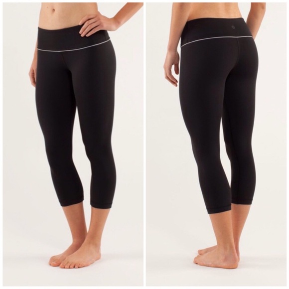 lululemon athletica Pants - PRICE FIRM Lululemon Size 8 Black Wunder Under Crop with Silverescent Luon